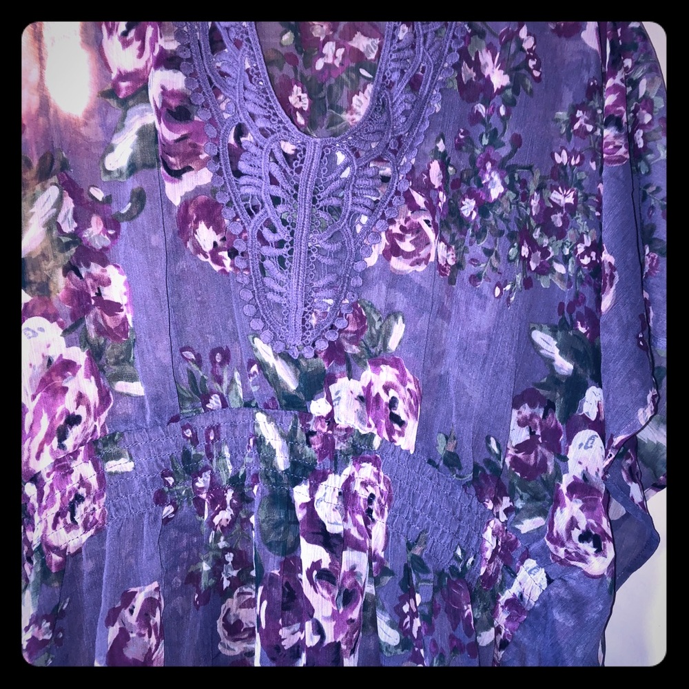 CANDIES MAKE A OFFER BEAUTIFUL PURPLE FLORAL TOP